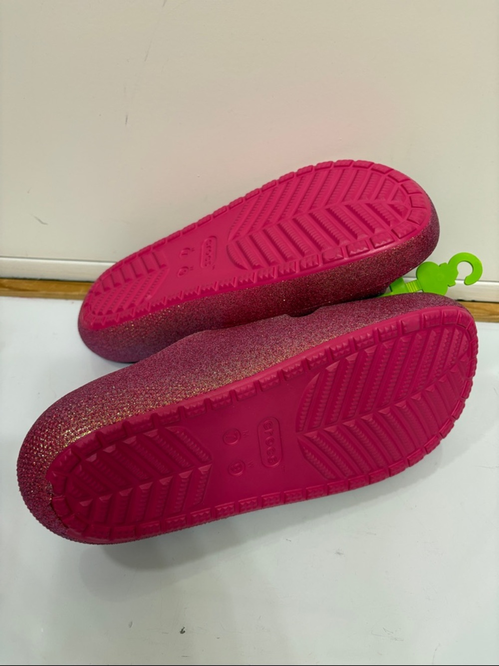 NWT CROCS Classic Iridescent glitter Glitter Hot Pink Dual-Strap Slide Sandals - Picture 8 of 9
